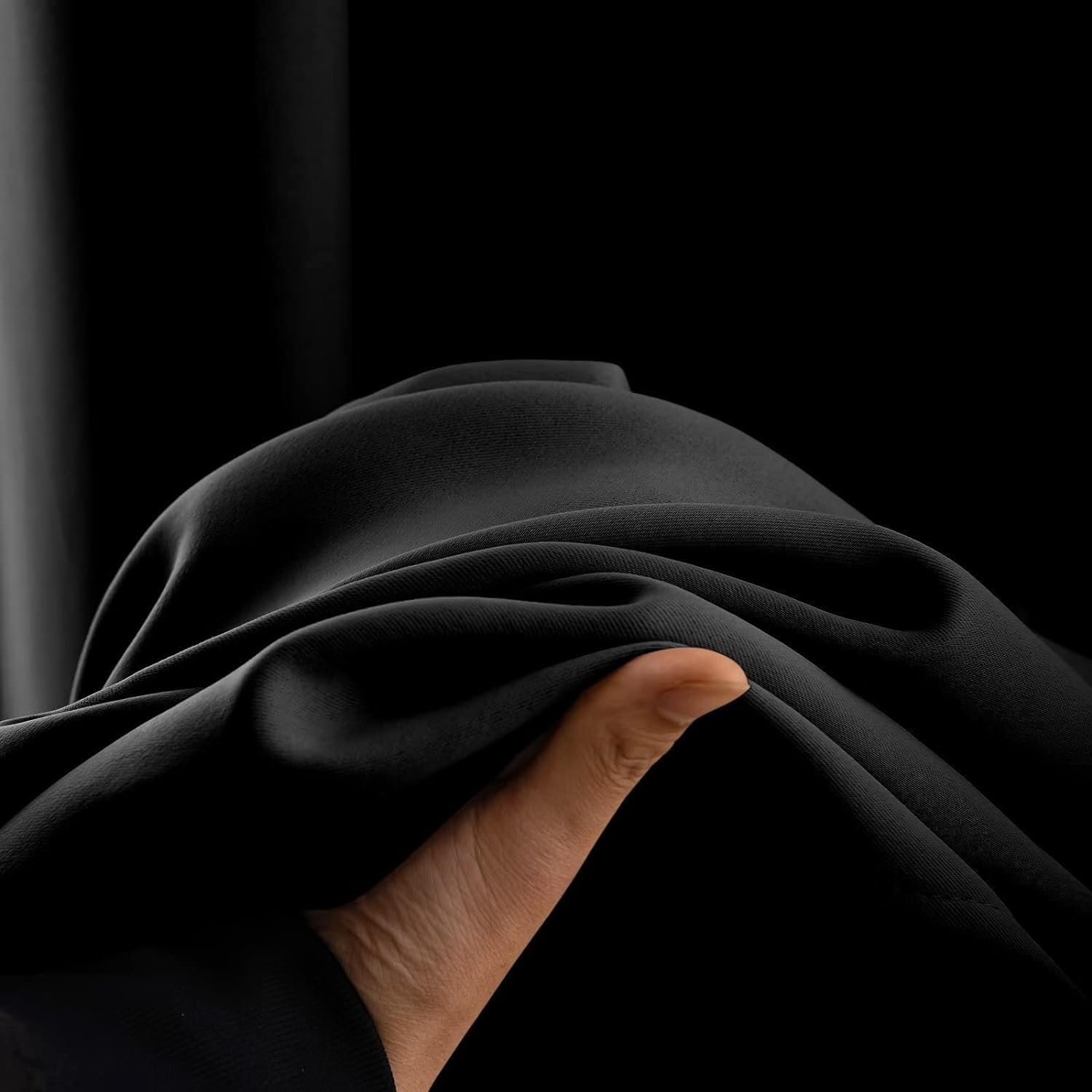 cortinas-opacas-color-negro-4