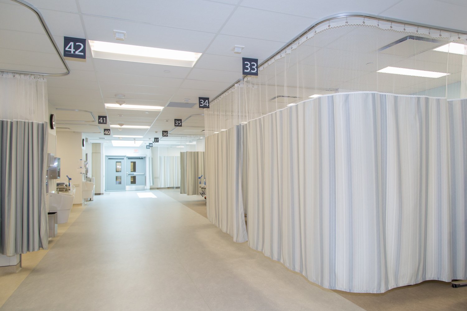 Cortinas para clinicas Mavilex &mdash; bioseguridad y confort